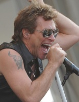 13648
