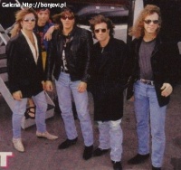 4634